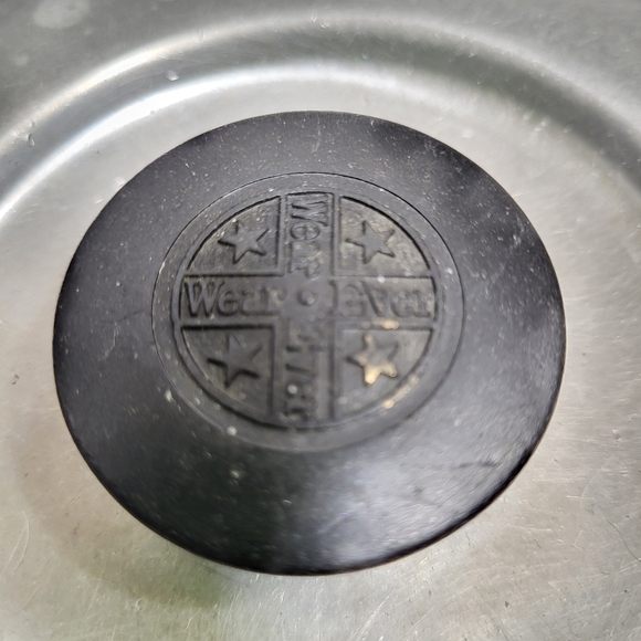 Vintage Wear Ever Heavy Aluminum Cooking Pots # 984 6C(1.5qt) and # 982 4C(1qt) - Picture 6 of 16